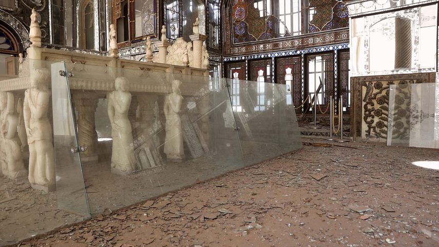 Danos causados por ataques dos EUA e de Israel ao Irão são visíveis no Palácio Golestan, em Teerão, Irão, a 3 de março de 2026