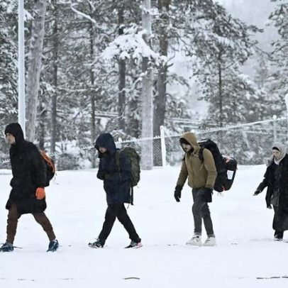 Recrutas finlandeses treinam para uma possível guerra com a Rússia