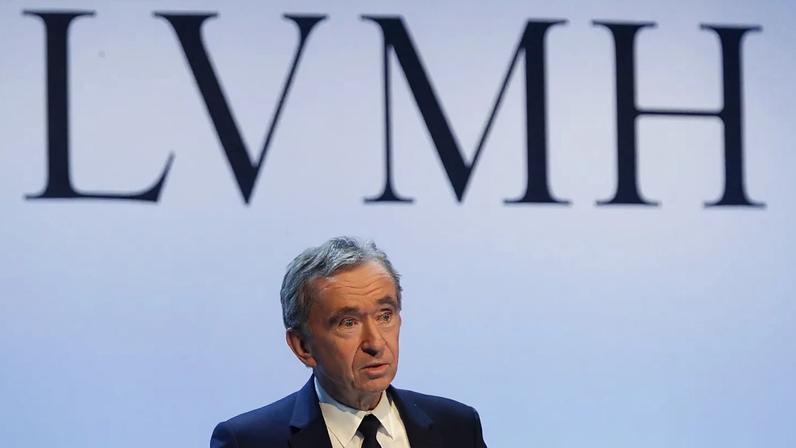 ARQUIVO. Presidente executivo da LVMH, Bernard Arnault, fala numa conferência de imprensa, jan. 2020