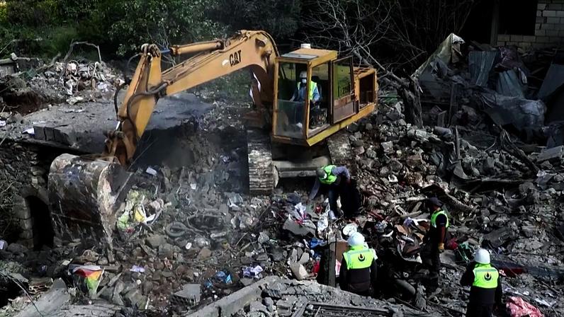 Cruz Vermelha avalia destroços de ambulâncias após ataques israelitas, Líbano