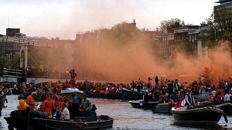 Amesterdão celebra aniversário do rei