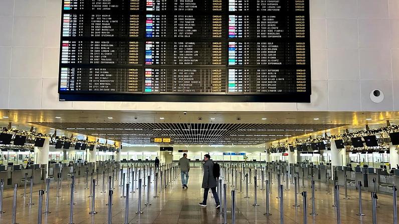 Aeroporto de Bruxelas antecipa cancelamentos de voos por greves