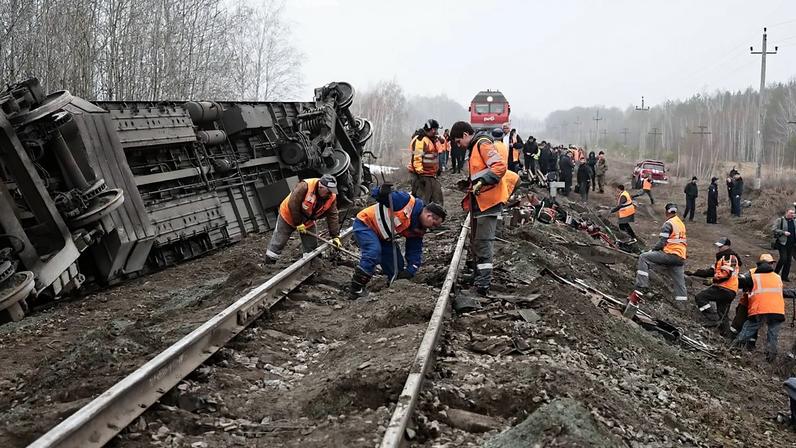 Sete carruagens do comboio descarrilaram por volta das sete e meia da manhã, hora local