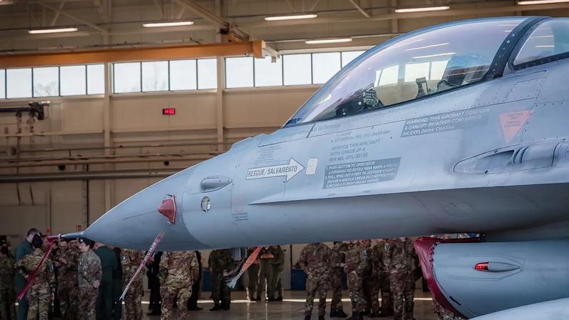 Caça F16M da Força Aérea Portuguesa na Base Aérea de Ämari. Foto X: Sgt. Triinu Liis Mullaste/Exército da Estónia