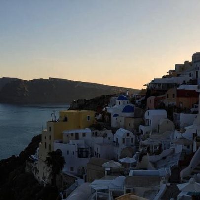 Grécia pode acolher as filmagens da sexta temporada de Emily em Paris