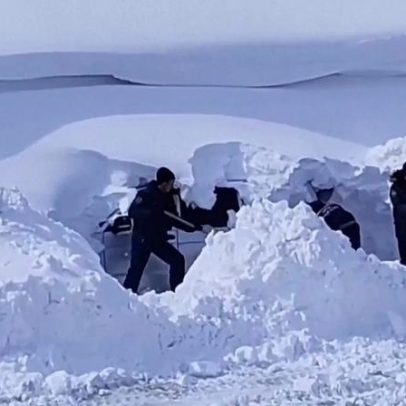Rússia: equipas de resgate evacuam centenas após nevão no Extremo Oriente