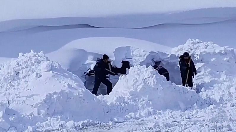 Rússia: equipas de resgate evacuam centenas após nevão no Extremo Oriente