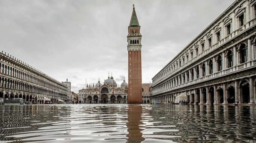 Veneza em risco por subida do nível do mar; relocalização em estudo