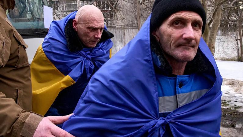 Ucrânia e Rússia trocam prisioneiros antes do cessar-fogo da Páscoa ortodoxa