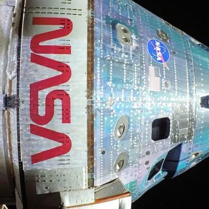 Astronautas da Artemis II regressam à Terra em bola de fogo