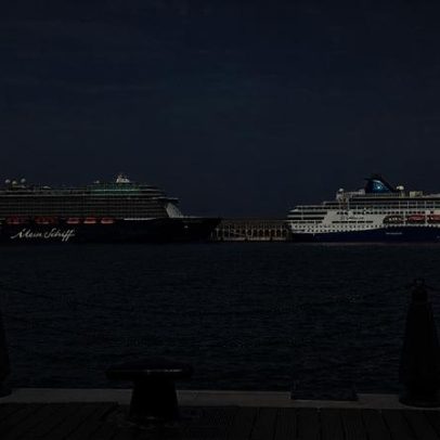 Navios de cruzeiro retidos atravessam o Estreito de Ormuz rumo à Europa