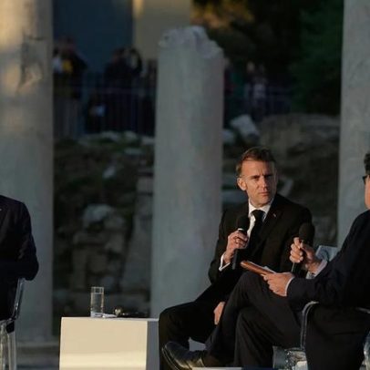 Macron afirma que França estará presente se a soberania da Grécia for ameaçada