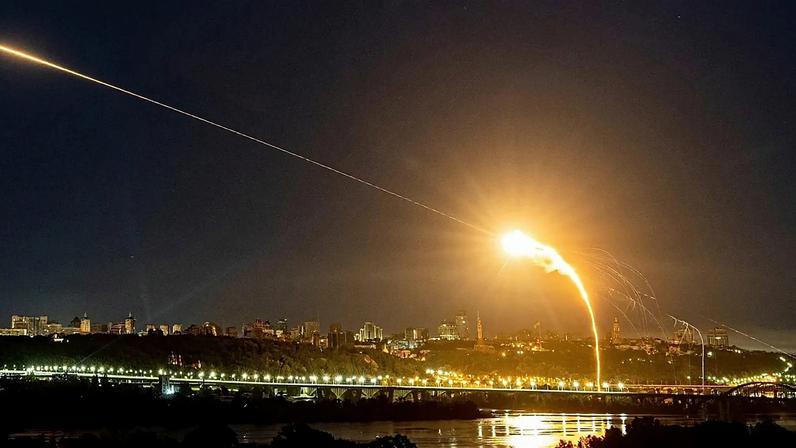 Rússia dispara número recorde de drones contra a Ucrânia em março, segundo força aérea