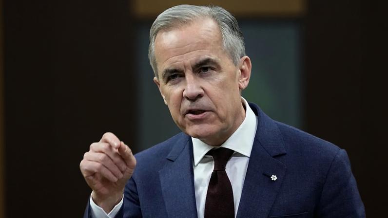 O primeiro-ministro do Canadá, Mark Carney, levanta-se durante o período de perguntas na Colina do Parlamento em Otava, 15 de abril de 2026