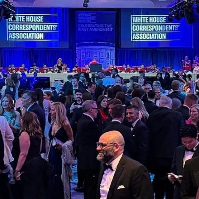 Homem acusado de tentar matar Trump na gala dos correspondentes permanece detido