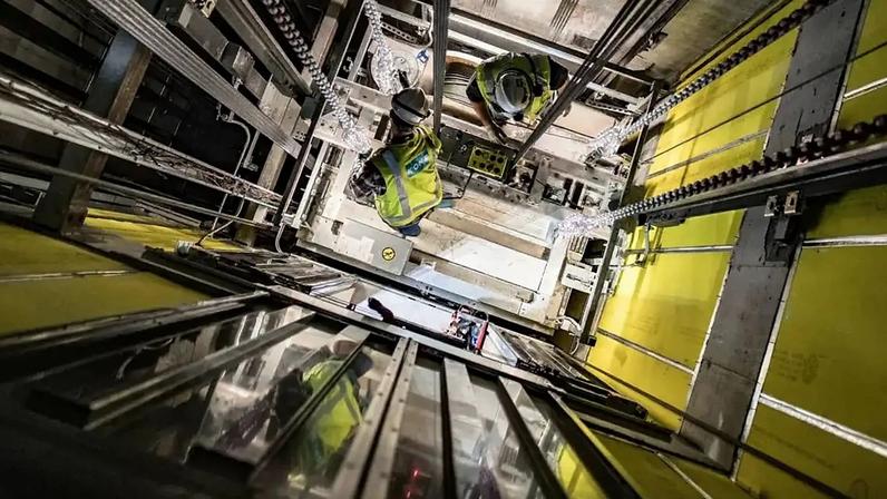 Imagem de arquivo de trabalhadores da Kone, usada num artigo publicado no site da empresa em 7 de fevereiro de 2022