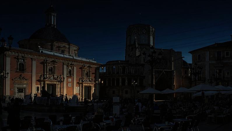 Em caso de calor extremo, restaurantes, bares e cafés devem reduzir o serviço no exterior ou fechar as esplanadas se não tiverem sombra ou sistemas de arrefecimento adequados.