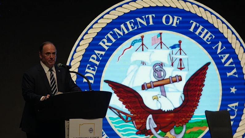 Secretário da Marinha dos EUA deixa cargo durante tensão com o Irão