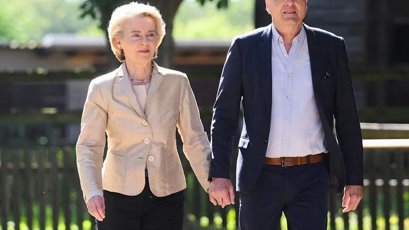 Ursula von der Leyen homenageada no seu país natal