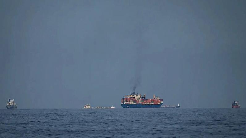 Trump diz que EUA podem abrir o Estreito de Ormuz e pede orçamento de defesa