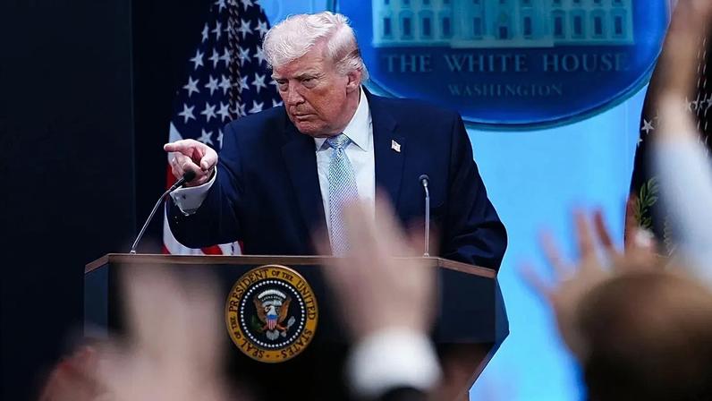 Trump volta a criticar a NATO, dizendo que a considera decepcionante