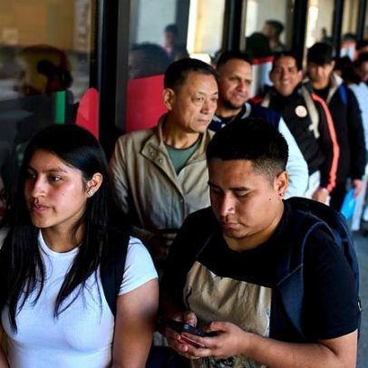 Longas filas e falha no sistema no primeiro dia de regularização de migrantes em Espanha