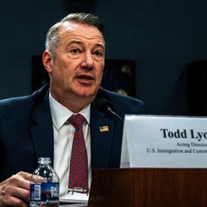 Demite-se diretor interino do ICE responsável por plano de deportação de Trump