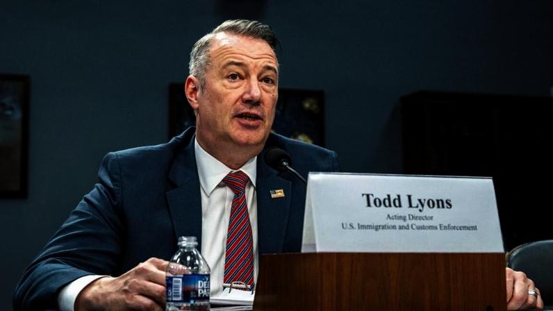 Todd Lyons respondeu a perguntas dos deputados sobre o número sem precedentes de mortes sob custódia do ICE