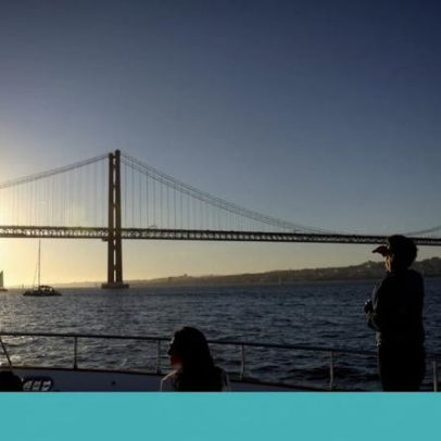 Pedido de barco exclusivo no Tejo para o pôr do sol