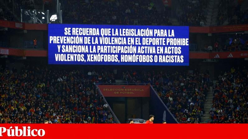 Mensagem que foi exibida no ecrã gigante do Estádio RCDE, durante o Espanha-Egipto