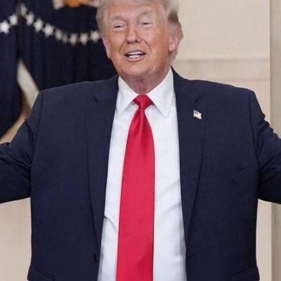 Trump diz ofensiva no Irão está quase completa, sem fim da guerra