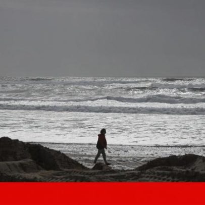 Buscas por jovem desaparecido na Costa da Caparica retomam-se esta manhã