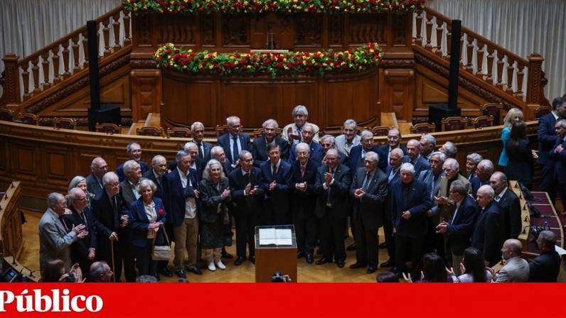 Seguro procura afastar revisão da lei fundamental; Ventura provoca constituintes