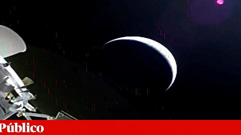A trajectória seguida pela Órion é a designada de "retorno livre", o que significa que foi desenhada para que a nave espacial seja atraída pela Lua e depois trazida de volta à Terra naturalmente