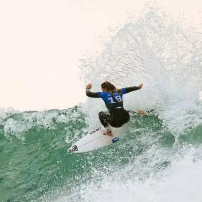 Francisca Veselko vence na estreia no circuito mundial de surf