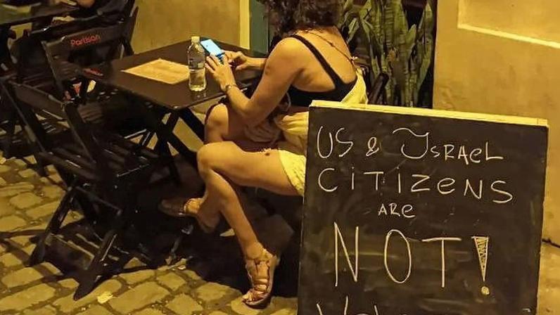 A imagem partilhada pelo bar Partisan que se tornou polémica e viral no Brasil