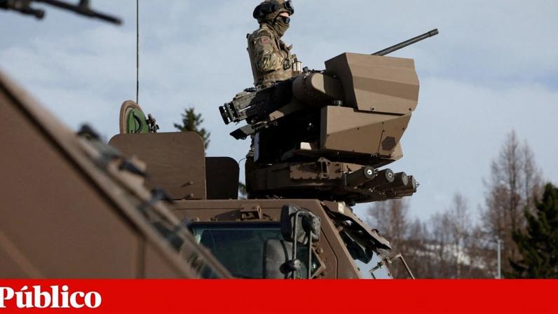 Soldado francês num exercício da NATO na Noruega, em Março passado: aumento da incerteza quanto ao compromisso dos EUA com a NATO forçou o reforço
