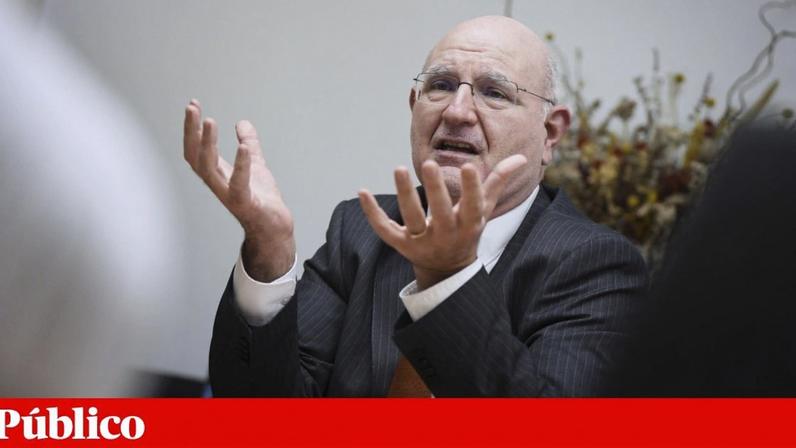 Supervisor de seguros não consegue alugar autocarro; depende do ministro