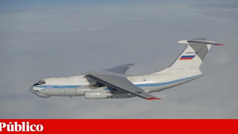 O caça e a aeronave russa