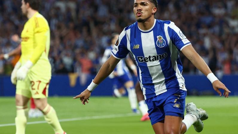 FC Porto empata com Nottingham Forest numa noite de desperdício