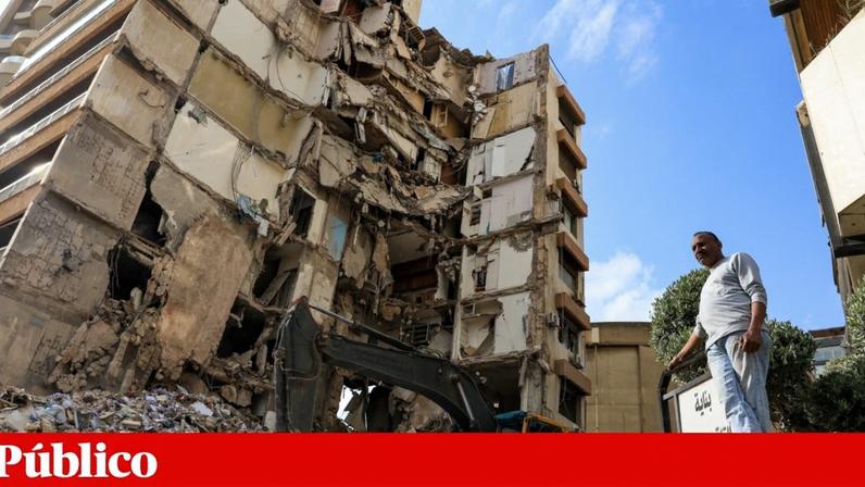 Edifício atacado por Israel em Beirute