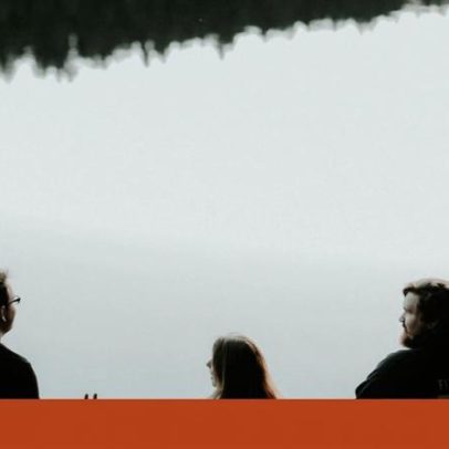 Estudo alerta: falar todos ao mesmo tempo reduz compreensão nas conversas