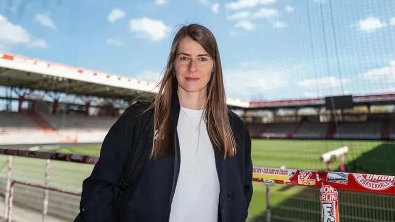 Marie-Louise Eta torna-se a primeira mulher a treinar numa liga europeia masculina