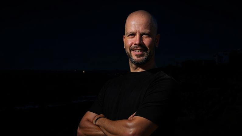 O carioca Marcus Souza, que chegou a Portugal há oito anos, trabalha como personal trainer em Cascais: "Sei lidar com pessoas"