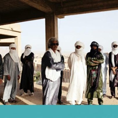 Segunda-feira traz blues do deserto, stand-up e outras artes