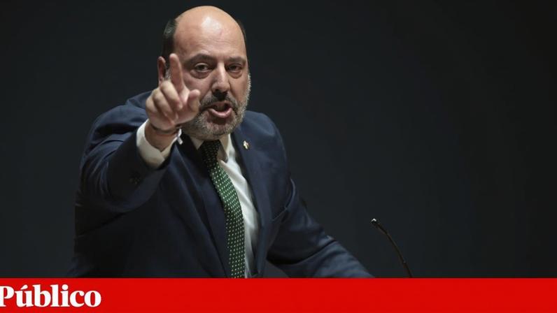 O líder parlamentar do Chega chamou "aldrabão" a um deputado do Livre no mesmo dia em que pediu sanções a comportamentos dos deputados