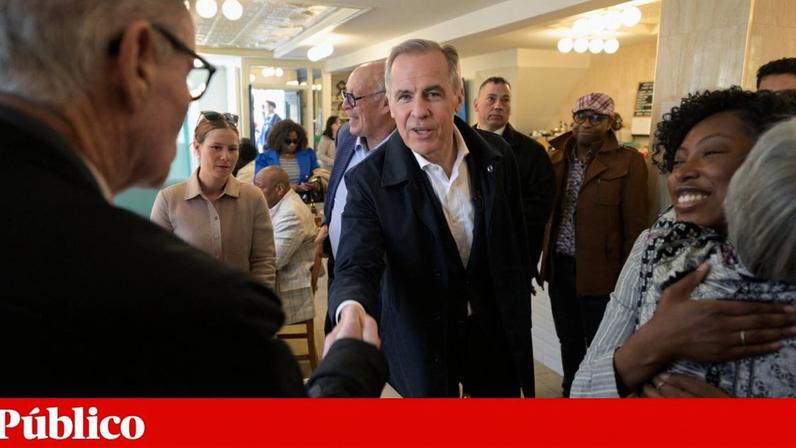 Mark Carney, de visita ao Quebeque, durante a campanha, onde a vitória no círculo de Terrebone ditou a conquista de 174 lugares na Câmara dos Comuns