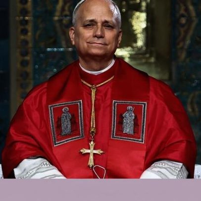 Leão XIV assume cadeirão português na missa em Angola