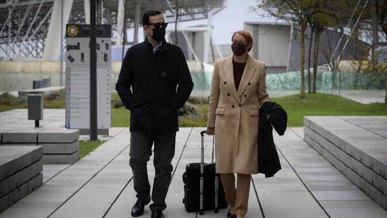 Luís Silva, um dos três inspectores condenados, com a sua advogada durante o julgamento em 2021