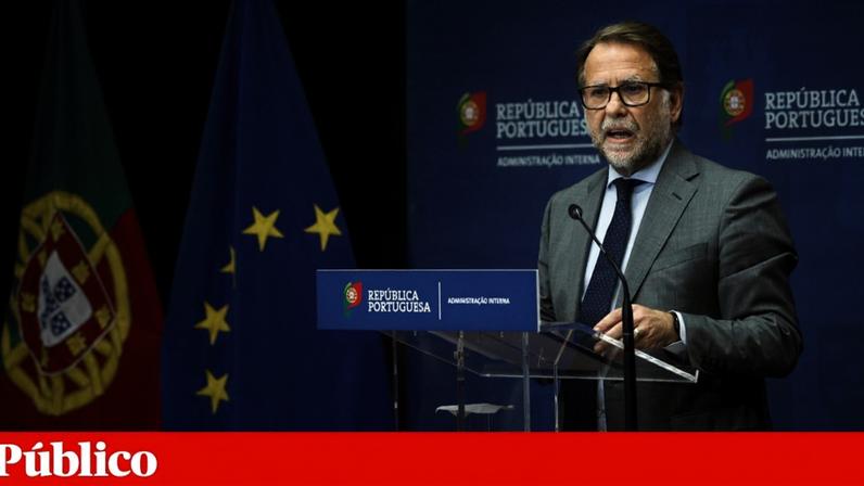 O ministro da Administração Interna, Luís Neves, na cerimónia de assinatura de um memorando de entendimento entre a ANSR, a GNR e a PSP